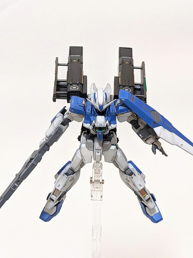 バックユニットは展開し、中からサブアームが出現するギミックにしてみました。このギミックにかなりの時間がかかってしまいました。