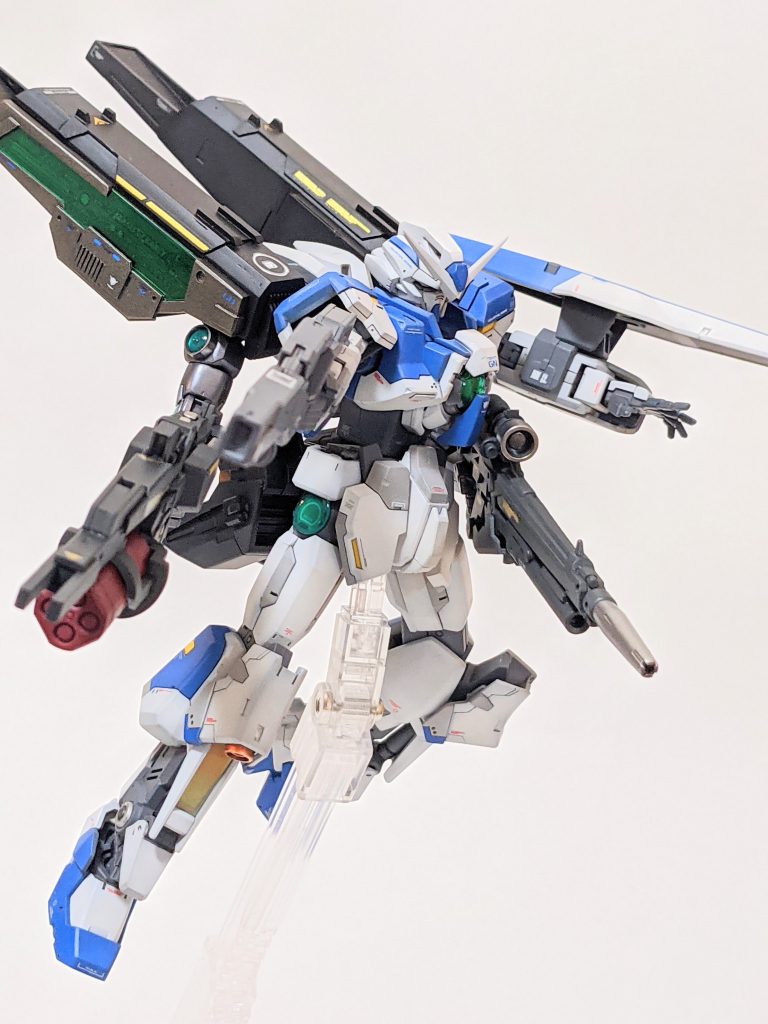 本体のビームライフルはプルトーネ、サブアーム用にはバンシィとシナンジュのものを、少し改造して持たせてみました。