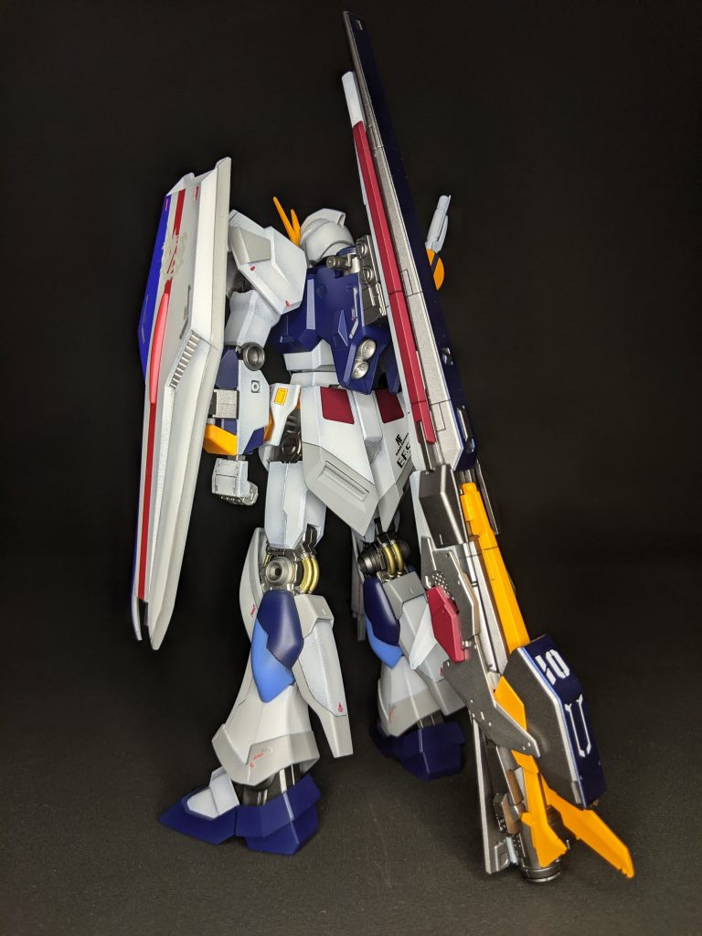 EGならではのつるっとした感じを塗装でなんとかゴチャつかせ少しでも情報をプラス。膝裏パイプなどは筆塗りで対応。