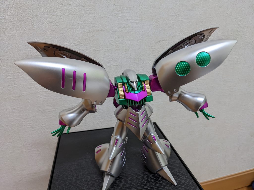 悪ノリポイント1:指まで緑色!他の方の素組みレポ参照に、指は独立可動できるよう、間をカットしました。