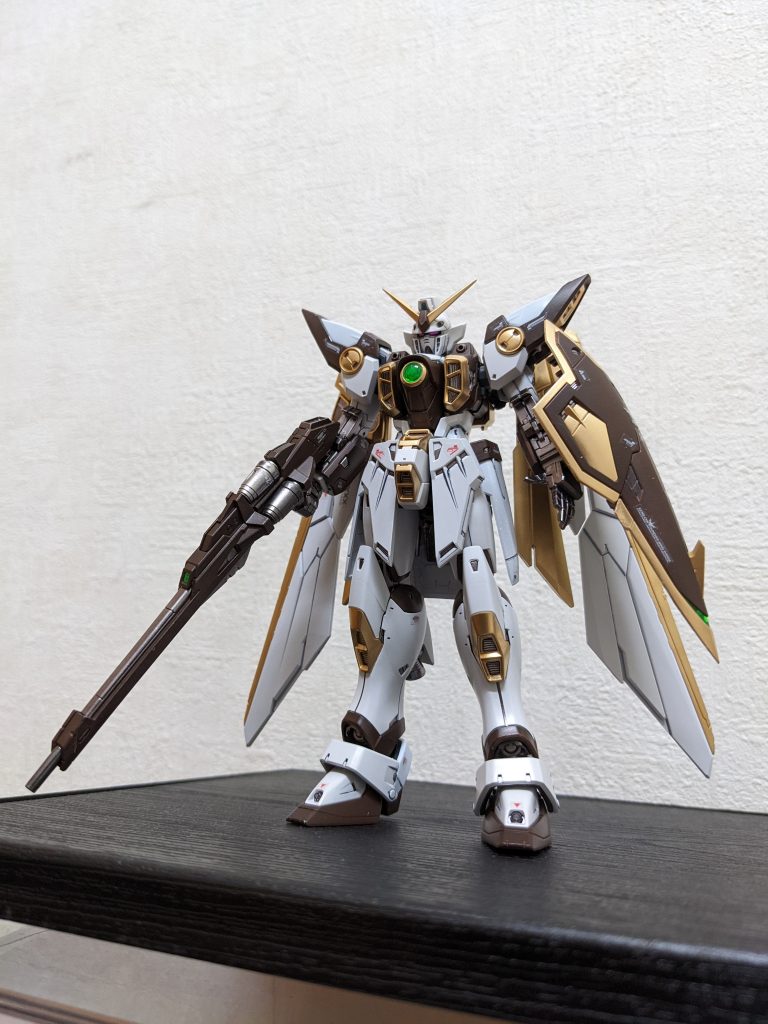 使用カラー(ガンマカのみ)：MSVレッドブラウン、レッドゴールド、ヘビーガンメタリック、ニューホワイト、メタリックピンクで、スミ入れはいつもの流し込みグレー、リアルタッチマーカーグレー2、3です。例によって元々白の箇所は成形色のママです。レッドブラウン、レッドゴールドはいっぱい使いたいので、是非とも単品販売して欲しいぞ！！ご覧いただき、ありがとうございました😄