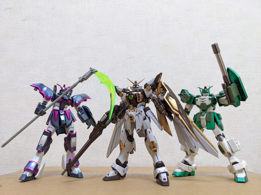 この御方をどなたと心得る！！他のW系MSと並べてみましたが、センターだとカラーリングのせいで「水戸の御老公」に見えちゃいますね😅