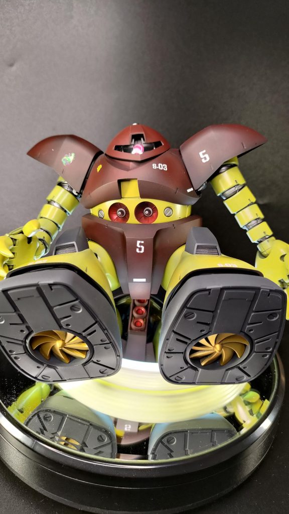 足裏スクリューはアクセントとして金色に　広島県呉市に展示されている潜水艦に影響を受けています