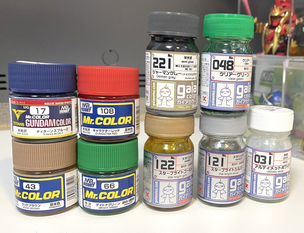 使用塗料はこんな感じ基本的にカードダスの配色を参考に極力色は混ぜずにそのまま使っています。本体青色:ティターンズブルー2赤色各部:キャラクターレッド金部分:スターブライトゴールド角:スターブライトシルバードラゴンブレイン目部分:スターライトシルバー→クリアグリーン白:アルティメットホワイト杖:ウッドブラウン杖の蔦:ディトナグリーン