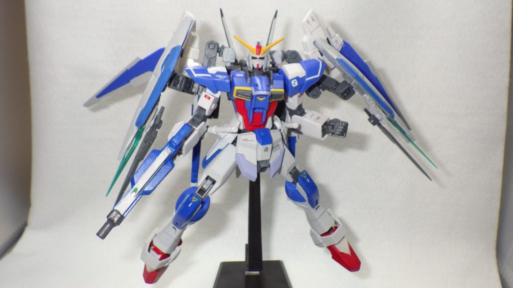 ZGMF-X56SS／NS　インパルスサイファーネオスインパルスガンダムサイファーとネオスシルエットが合体した形態。出力が大きく向上しており、距離を問わないオールマイティな戦い方を展開できる。写真では写っていませんが、シルエットフライヤーは分離せず、機首が折れ曲がる形で変形できるようにしてあります。