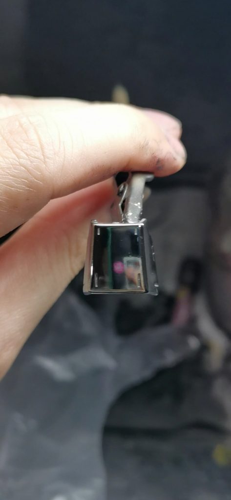 ボーンミラーを吹いた直後クリアコートをすると多少曇ってしまうのでここが一番ギラッギラコートしないと酸化してしまうそうなのでしょうがない…