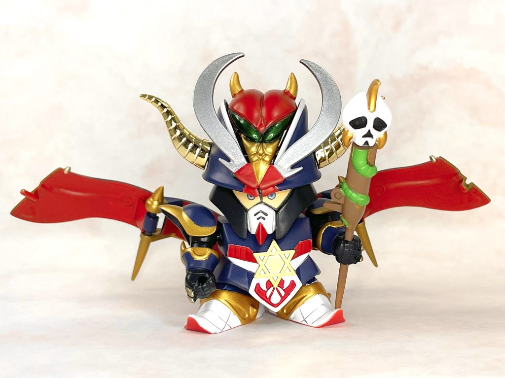 「身の程知らずめ…消えよっ!」ブラックドラゴン形態マント裏の赤塗装が鬼門でしたドラゴンブレインの目はスターライトシルバーを吹いた上からクリアグリーンで塗ってます。