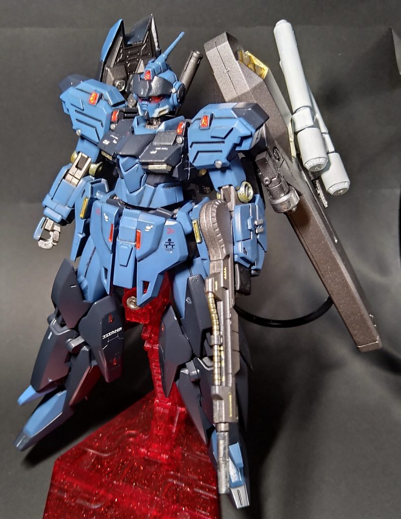 素立ち状態。百式用ビームライフルを装備しています。