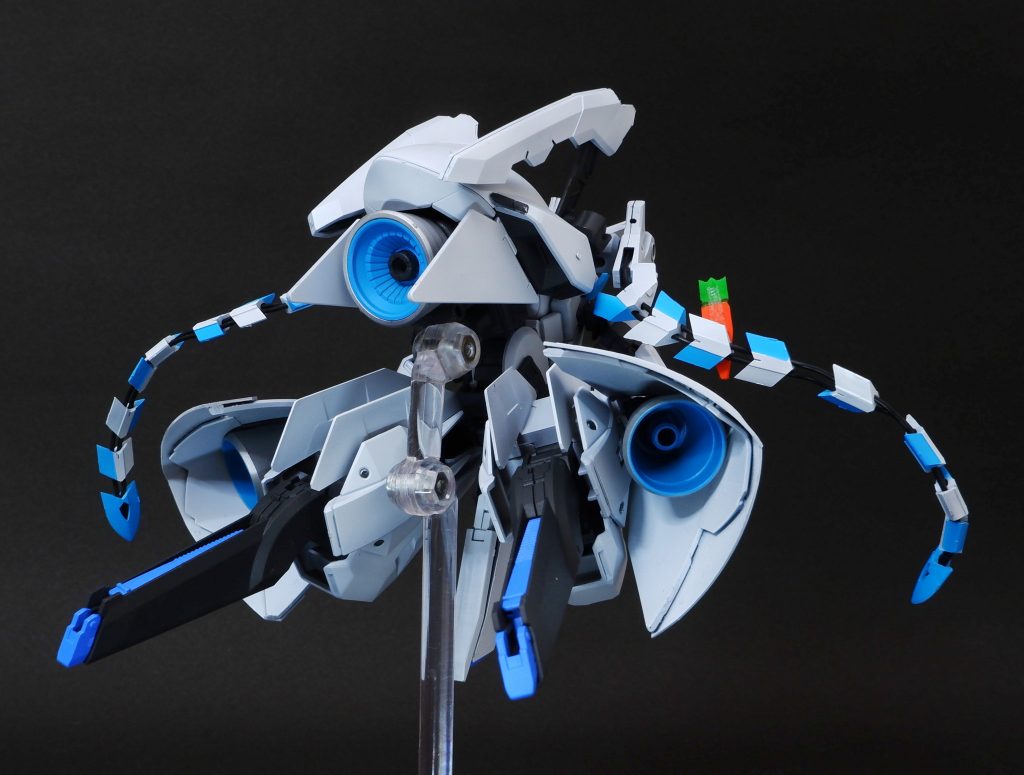 RGジオングを3個搭載しているのでスラスターお化けです。登録者100万人がかなり速かったイメージがあったので速い機体にしました。