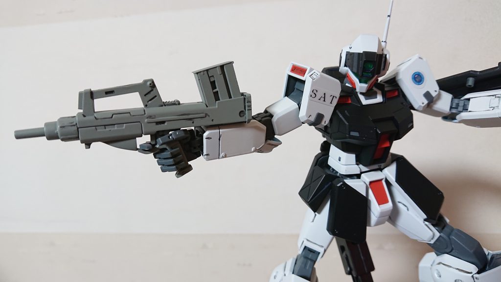 接近戦ではプルバックマシンガンと、