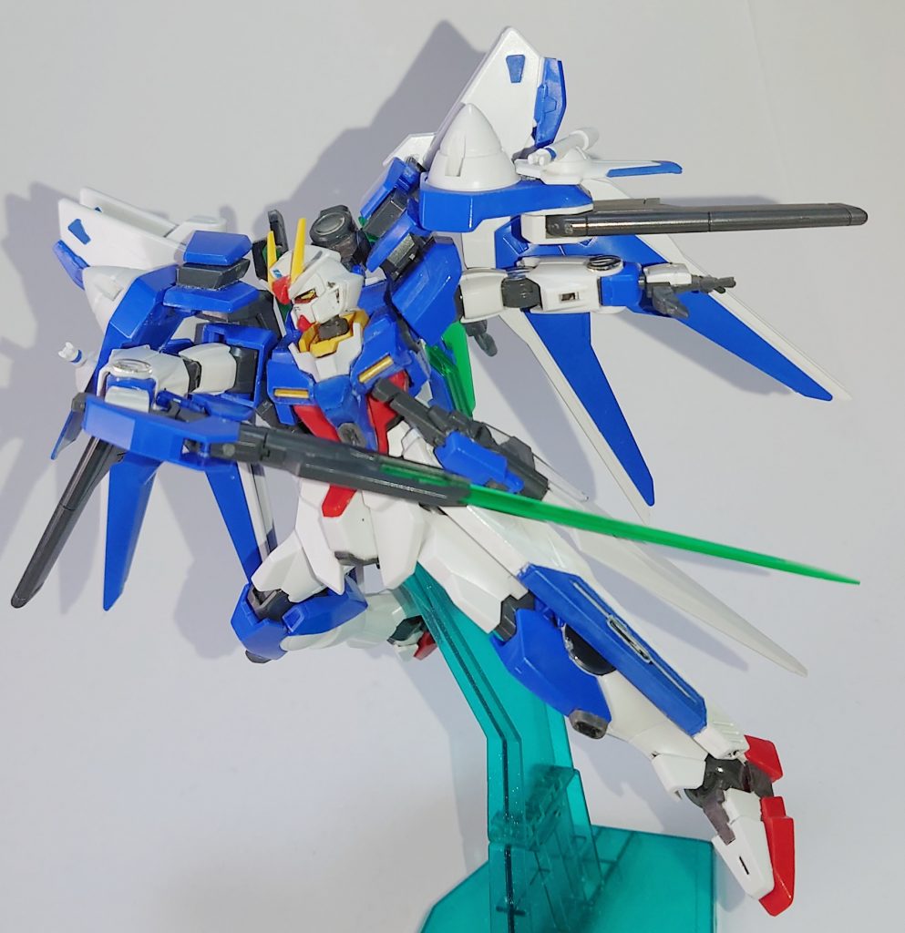 GNソードⅤ ソードモード本機のメイン近接武装。バックパックに装着できるよう一部改造。