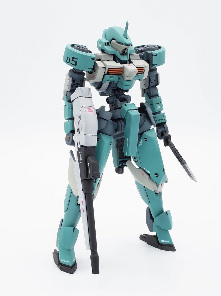 装備はライフルと大型ナイフ