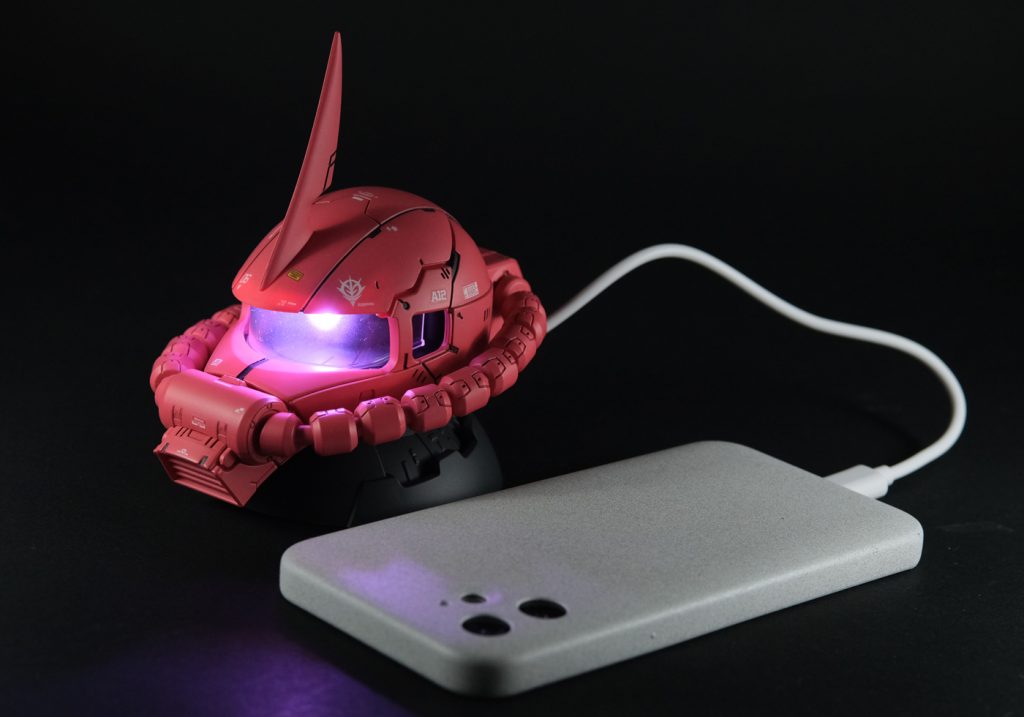 iPhoneで光るザクヘッド–5枚目/制作者：イタミテック