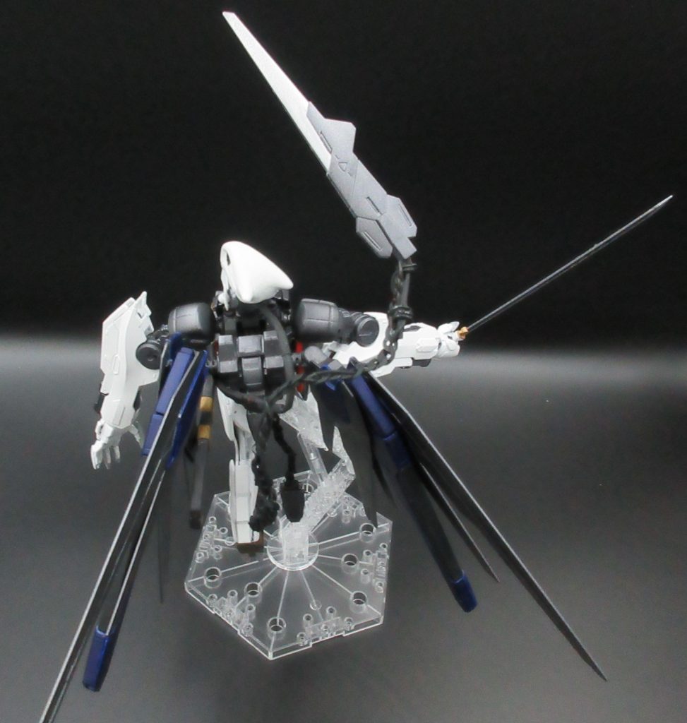 LED用の 配線や電池が 見えない様に、背面側も 装飾等を施して 隠しました。