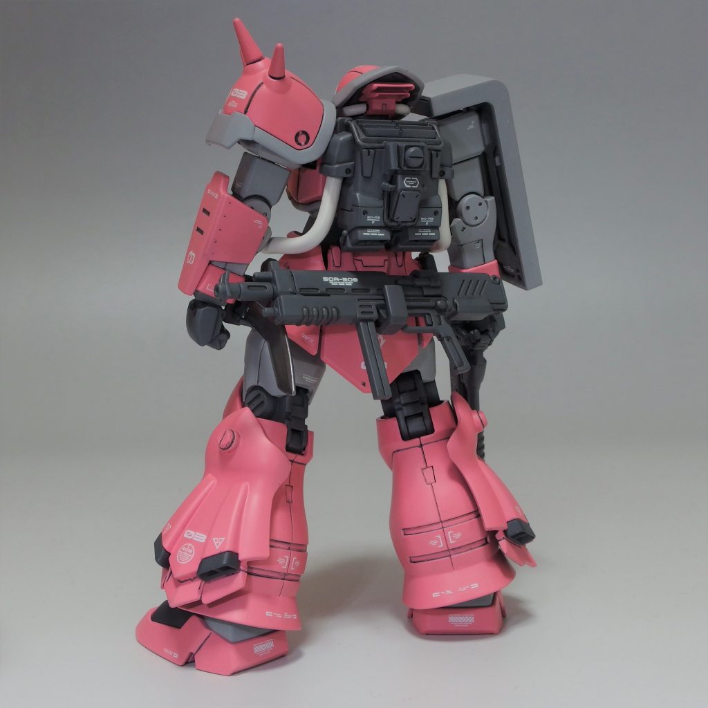 後ろにマシンガンを懸架しました。