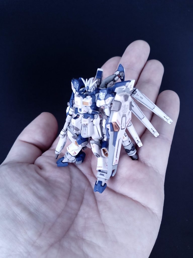 サイズ感です。全長約6㎝で細かいディテールが施されているシリーズです。小さく塗装は大変ですが完成したときの充実感がたまりません笑。最後までご覧いただきありがとうございます!