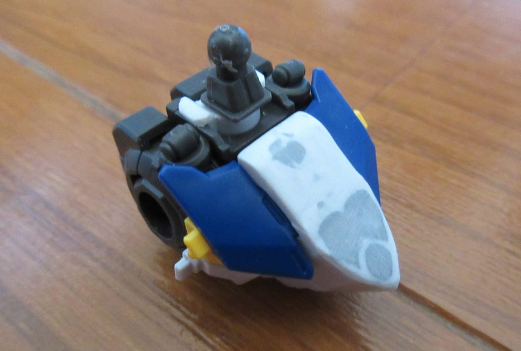 頭部以外で ベースとしたのは『バルバトス ルプスレクス』なのですが、この頭部が かなり大きくなってしまったため、組み合わせできるように 体の方も かなり加工しました。