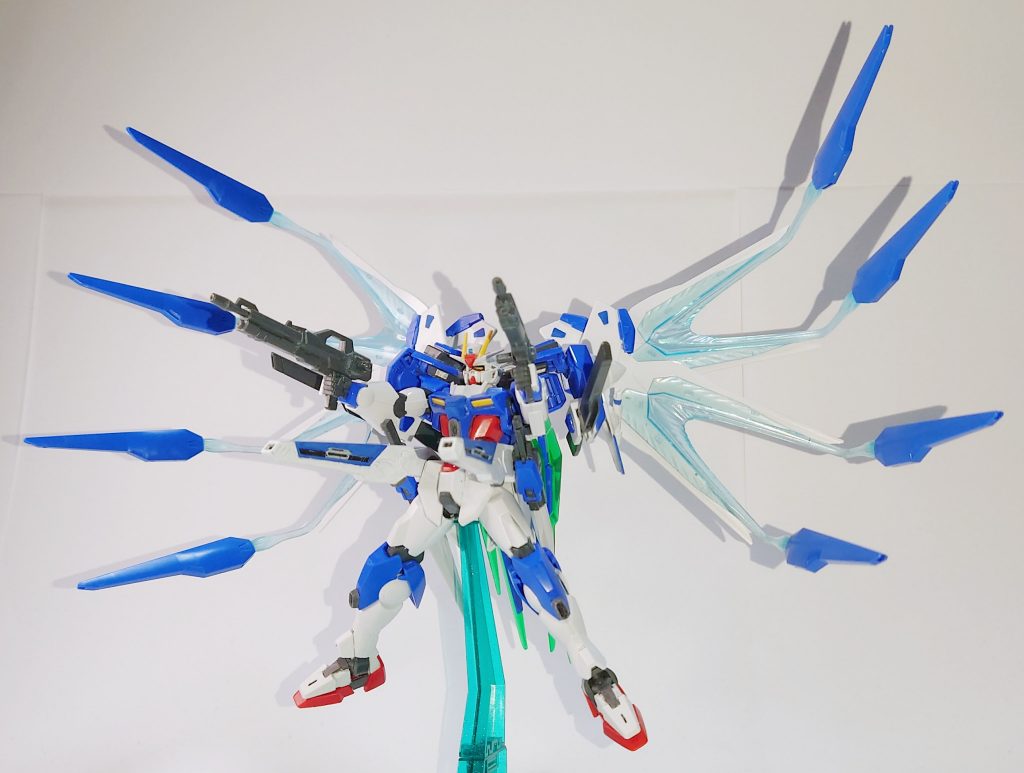 フルバーストモード57mmGNビームライフル×2、クスィフィアス3レール砲×2、バラエーナプラズマ収束ビーム砲×2、スーパードラグーン×8、カリドゥス複相ビーム砲、75mm対空自動バルカン砲塔システム×2による一斉射撃モード。