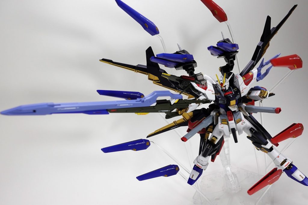 フルバーストモードも可能です。ただアメイジングのドラグーンに関しては、元から取り外しを前提としていないようで上部の４つドラグーンは外せません。