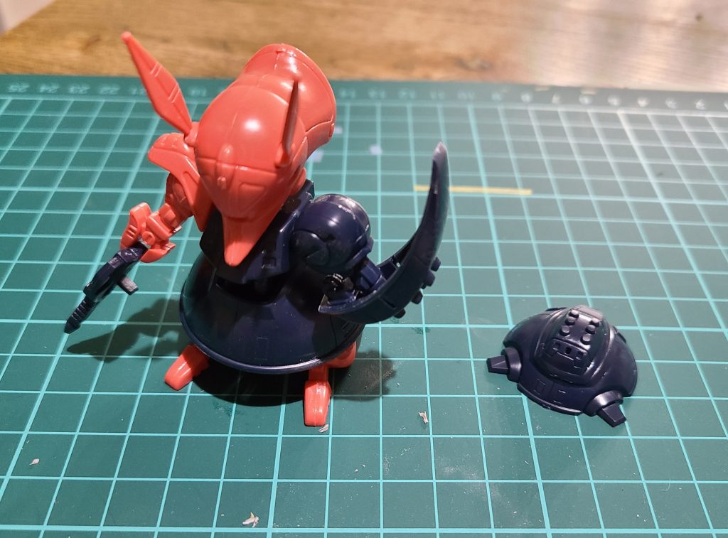 パチ組状態です。改造は・足、シールド接続のボールジョイント化・モノアイのHアイズ化ぐらいです。元の造形が良いので、塗装するだけでもかなり変わります。 