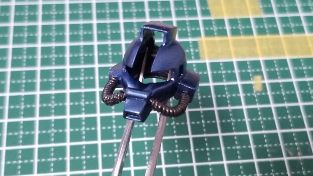 整え色を塗るとこんな塩梅に。デザイン重視で製作したため、肩の角度が30°位しか開かなかったり、モノアイが固定されていて動かなかったり、動力パイプが硬い為首が完全固定だったりします(笑)次回作はその辺り、改善出来るとよいのですが・・・最後までご覧頂き有難うございます。