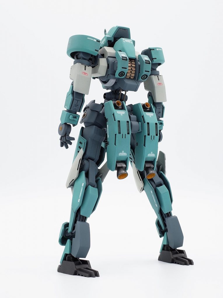 背面バックパックは背中から尻に移動