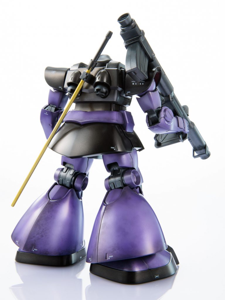 旧型よりバズーカー肩にかけやすくなってます。