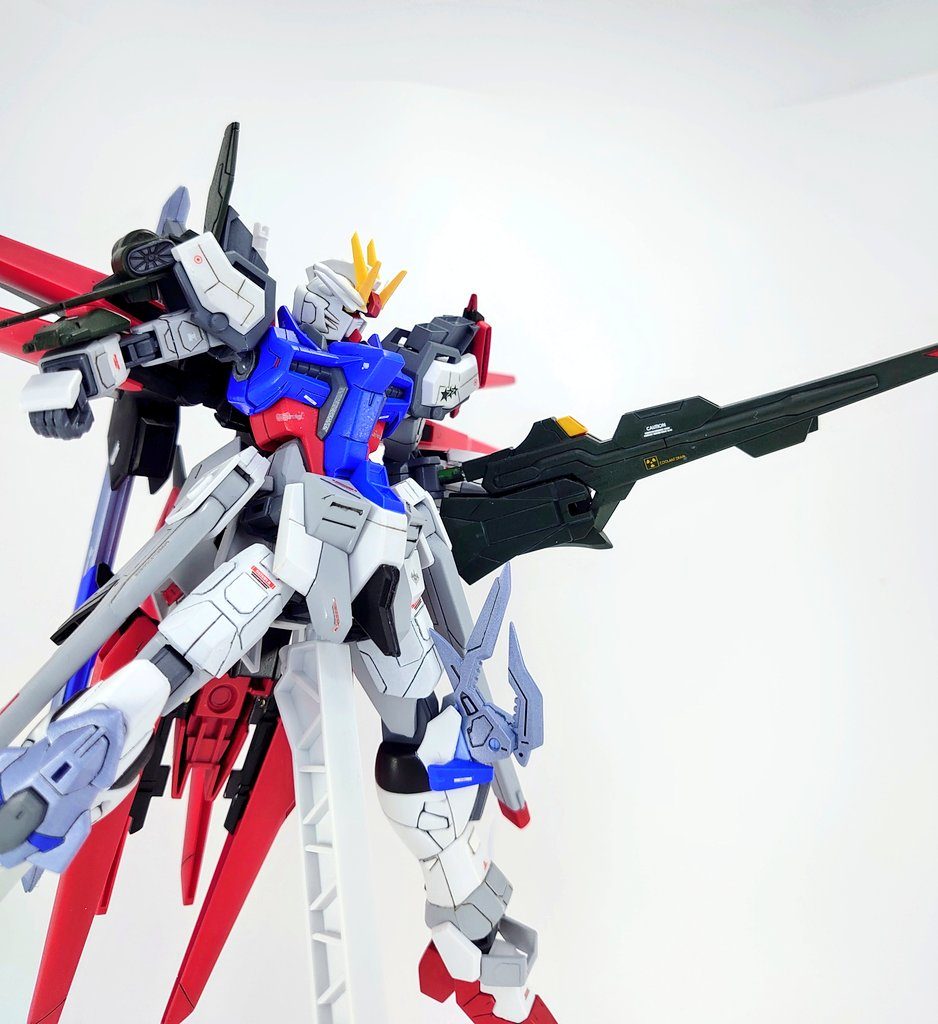 バックパック左側に装備超高インパルス砲「アグニ」本機の基本的射撃武器。ベース武器より小型化で取り回しの良い武器である。