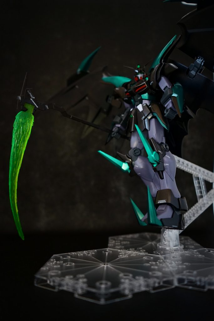 少し下から。足の長さが際立ちますね。