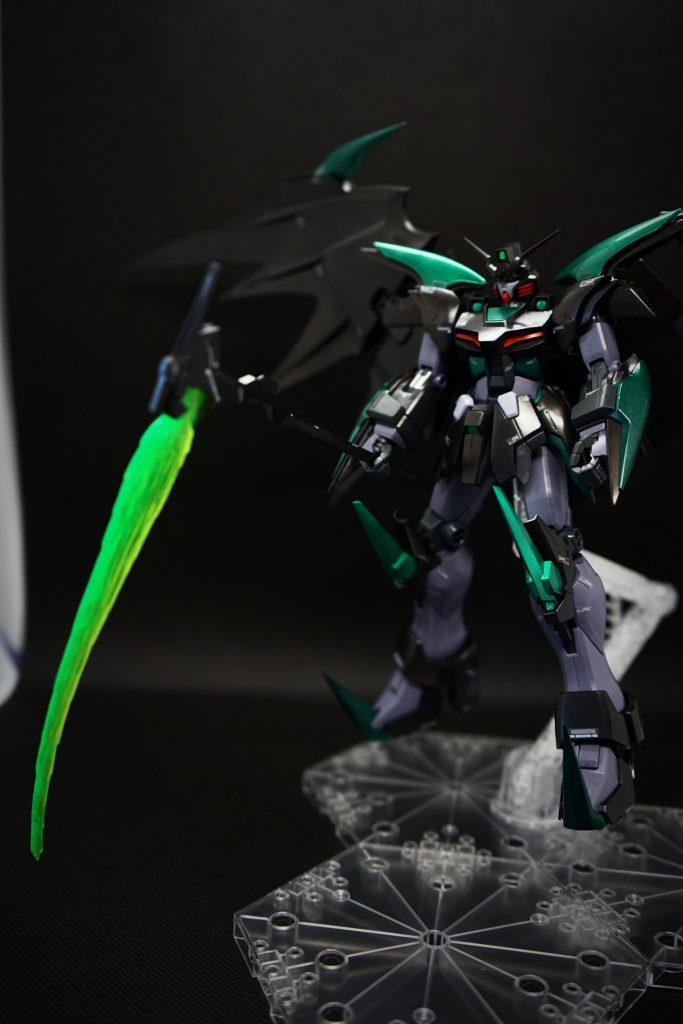 基本の立ち姿勢。この写真をトップにしようとしていましたが、鎌を活かした構図の写真の方が適しているかなと思い、変更しました。