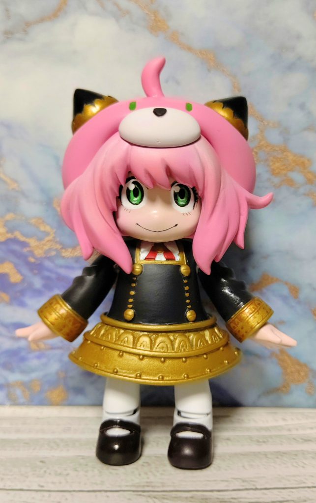 アーニャの通う学校の制服バージョンです。パテ盛りスクラッチで製作しました。