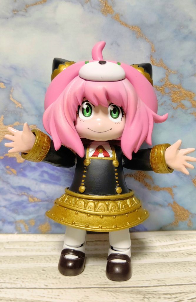 アーニャの可愛らしい仕草を再現出来るようにサイズ感を調整。アイペイントは筆塗り手書きです。