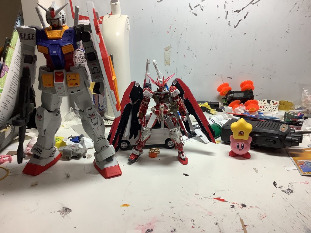 背比べとりあえず雑談タイム。ぼくが好きなガンダムは、ネクストリームガンダムエクスプロージョンという機体なのですが、どう調べても商品化されてないんですよね。いつかしてくれないかなーー。話しは変わるんですが、でかい剣がシールドになるの超好きなんですよね。細剣とかも好きなnんですけど、やっぱデカイ剣とシールドはロマンあるんだよなー。銀髪碧眼の女子は可愛いみんな知っていると思いますが、ぼくはメチャクチャ好きなんですよ。わかりません！？