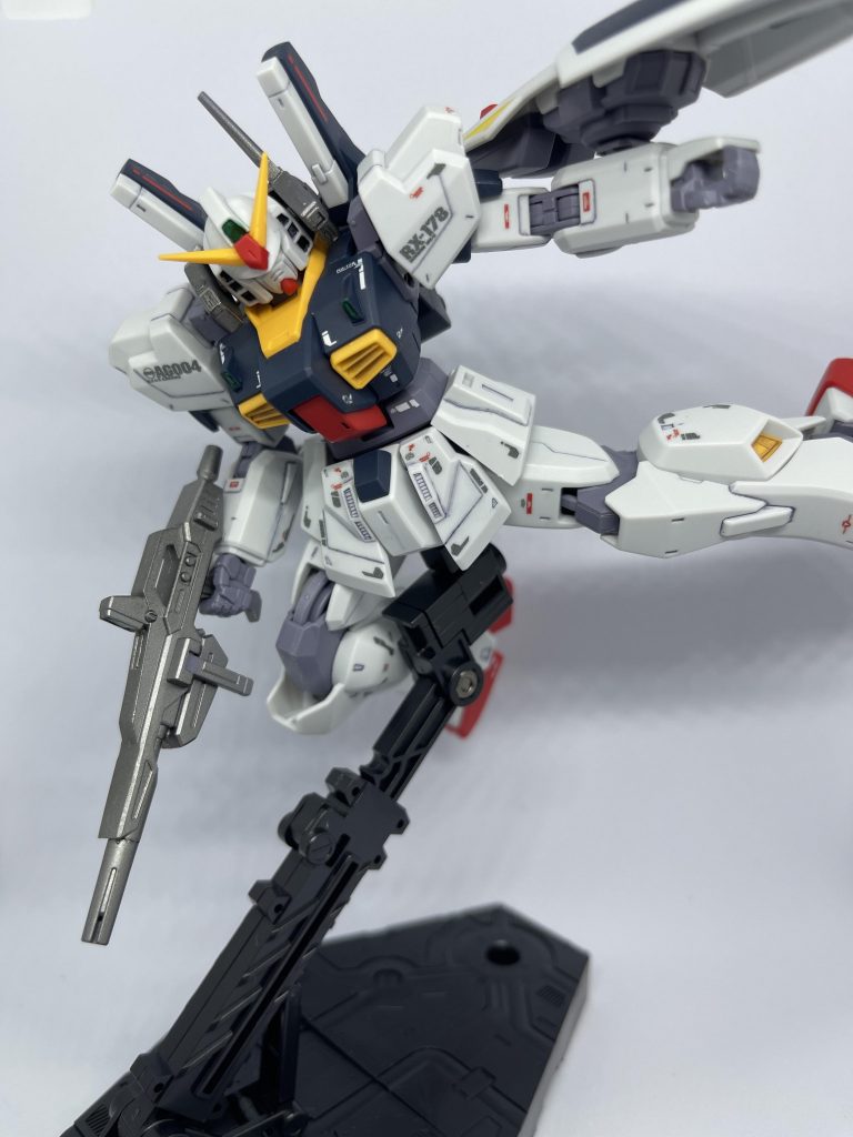 肩部と前腰部にスジボリを追加しました。