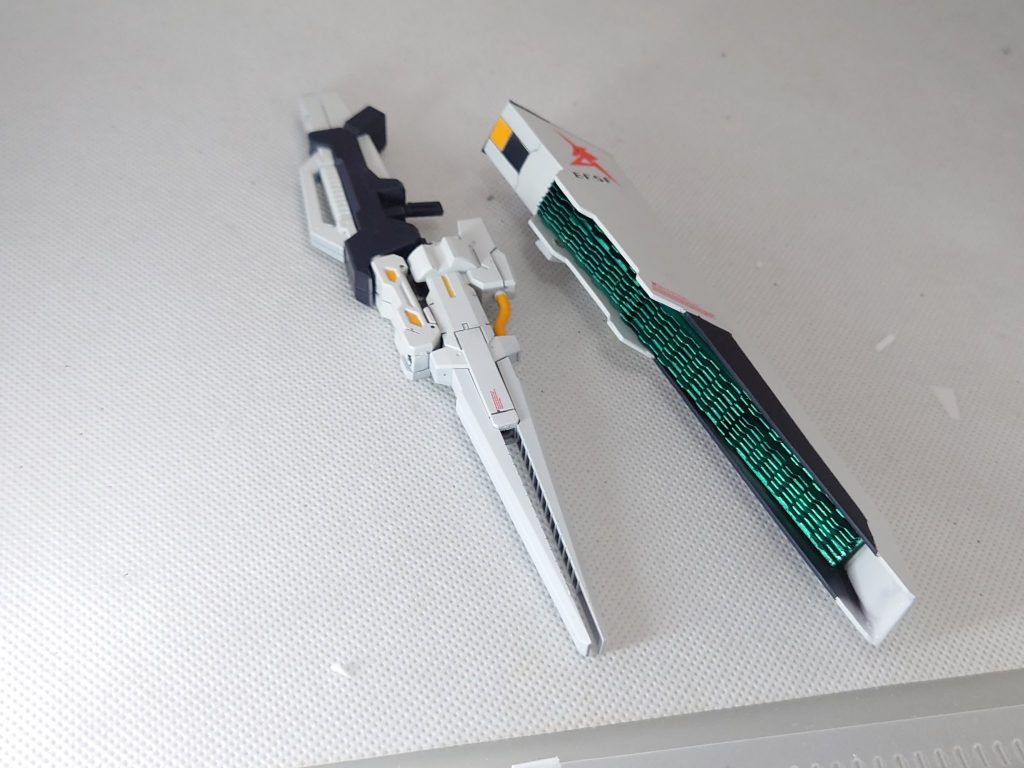 黒背景だと見えずらいので装備だけ載せました