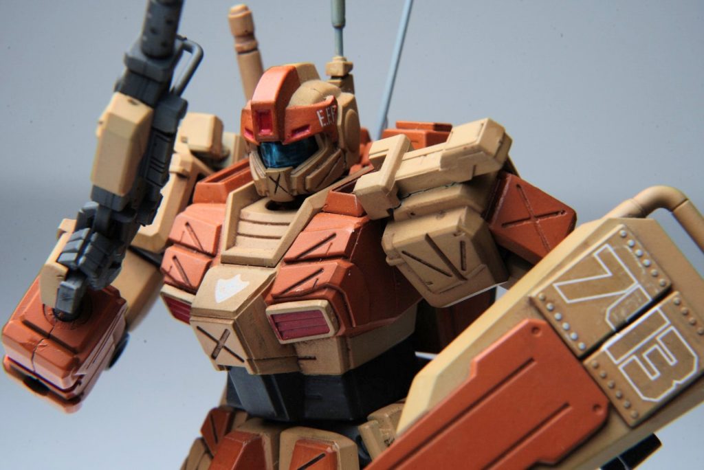 ぱっと見はデザートジムですが・・・あくまでもジムストライカーの派生機と自分には言い聞かせてありますwちなみに通称「デザート・ストライカー」と勝手に名付けてます。この作品に関しても相変わらずのIFの世界でありそうな機体で作ってますが現地改修の代表格Ez8なども現場主義的な改修が行われているのを見てもあながちいても違和感は無さそうなのでこれはこれで有りなのかなと思い制作致しました。