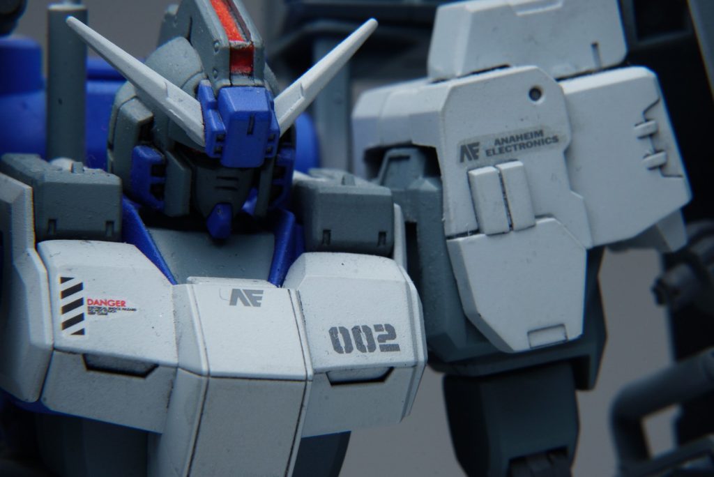 フェイス回り。もう制作コンセプトにFAZZが色濃く入ってるのは見て分かるかとwセンチネルカラーは試験機ぽくて大好物です🎵かなり原作から歪曲させてしまった機体なので設定の公称がガタガタですが最終的には僕自身が乗ってみたい機体を想像して作ってしまったのでまあまあな自己満足機体になってしまいました💦ガンプラは自由な発想でという免罪符に甘えまくってしまった事は御容赦いただけると有り難いです。