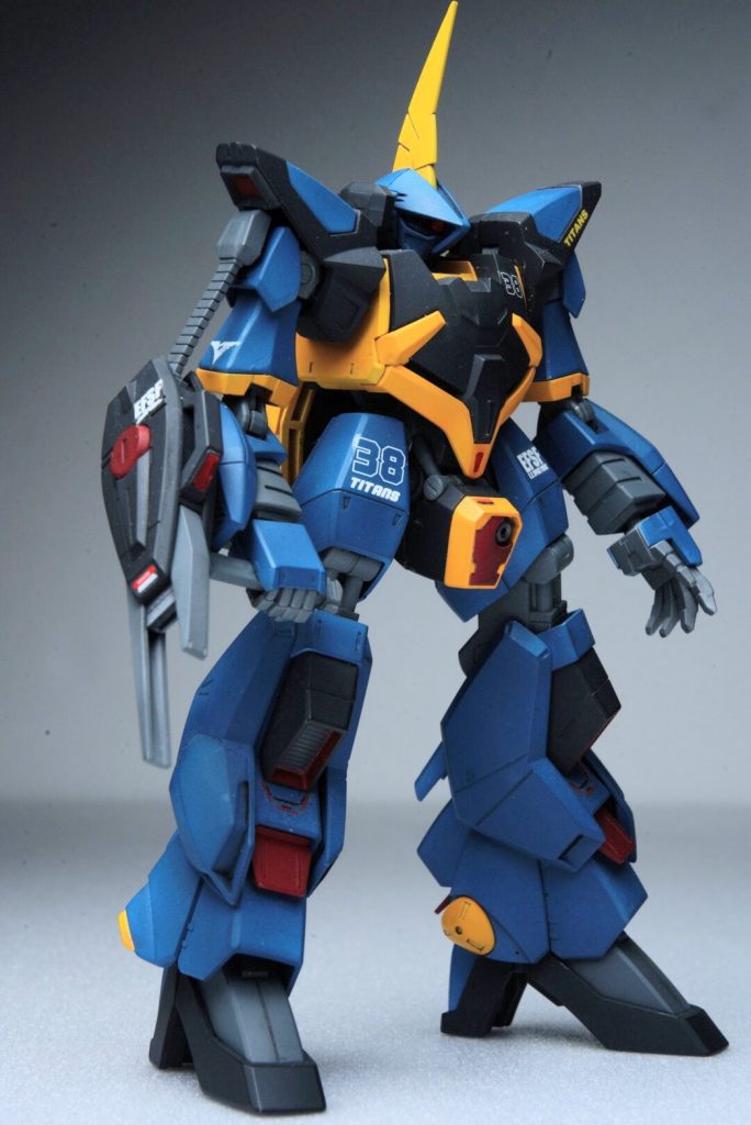 フロントビュー。もうすでにプロポーションが完璧なので素組でも満足度は高いキットだと思います🙆制作に関しては全体的な色のトーンを落とした青と黄色い箇所はオレンジイエローよりの濃い色で塗装を行い、後は市販のデカールで装飾を行ったくらいです。