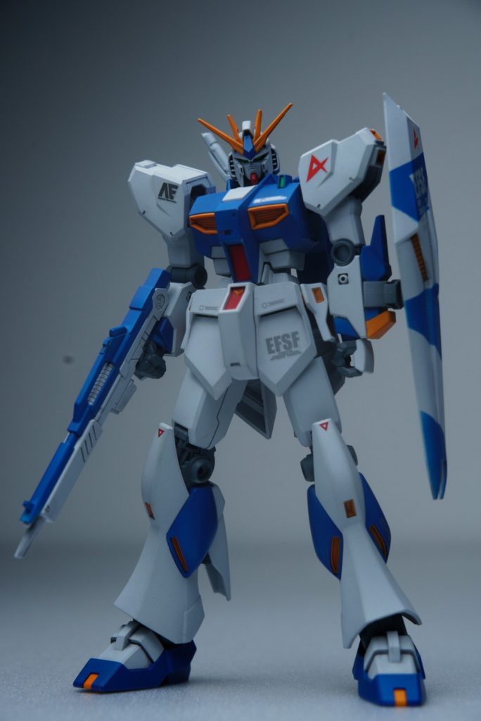 フロントビュー。なんとプロポーションの良いこと。個人的にはHGよりこちらの方が好みです。