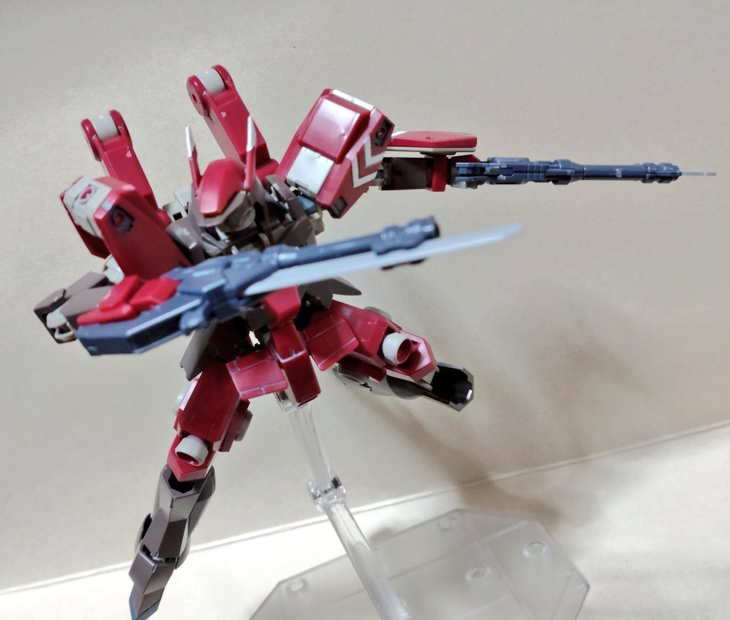 ・専用ハンドガン銃剣タイプのハンドガンっスね。ブレード部分もきっちり色分けされてるっス地味にリボルバーなの良き