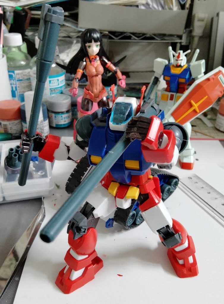 砲身をトンファーみたいに使うのを思いついたのでこっちを採用しました。このためだけに握れるように手を改造してます(笑)