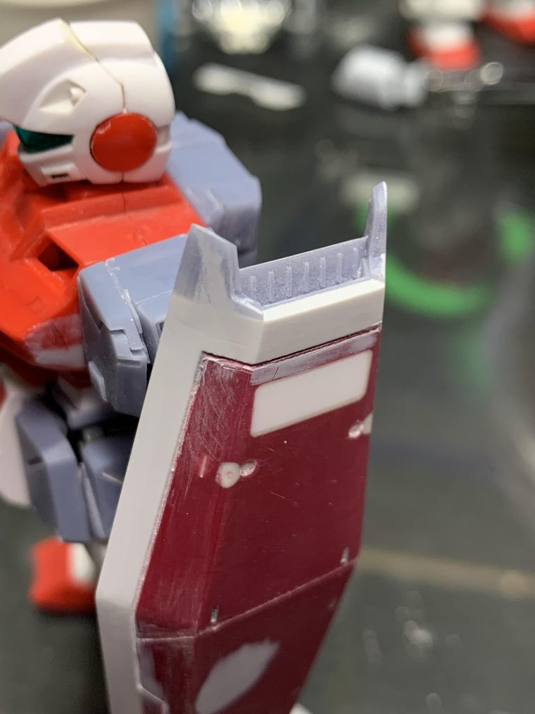 特徴的なシールドの先端は自作の3Dプリントパーツで再現。シールド本体は寒冷地仕様ジムをベースにしています。