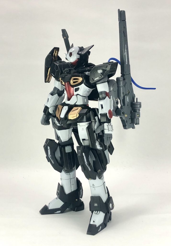 正面。ジンクスⅣやG-エルス、クアンタ、シュヴァルツリッター等のパーツをミキシングして作られています。