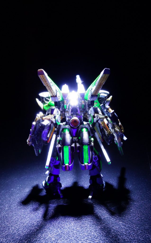 てなわけで、「V2アサルトバズライトイヤー」になっちゃいました。「無限の彼方へ、さあ行くぞ！」フロンタルとバナージが既にいそうですね、”無限の彼方”。あ、”虹の彼方”でしたっけ？