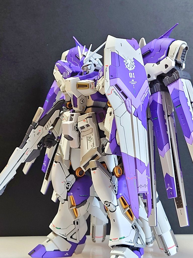 RG Hi-νガンダム–2枚目/制作者：@Kazon1221