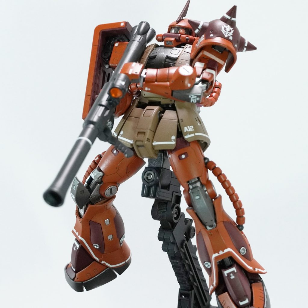 モノアイは別売りのメタルパーツとクリアパーツを使用しています。　スコープのクリアパーツはクリアーオレンジ塗装と銀紙の裏打ち加工です。