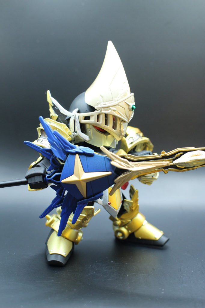 足にボールデンを仕込んだり、可動に気を付けてますがまだまだ納得の出来には及ばず。仮面ライダーなので、キックのポーズとかもさせたいですね。今後の課題です。