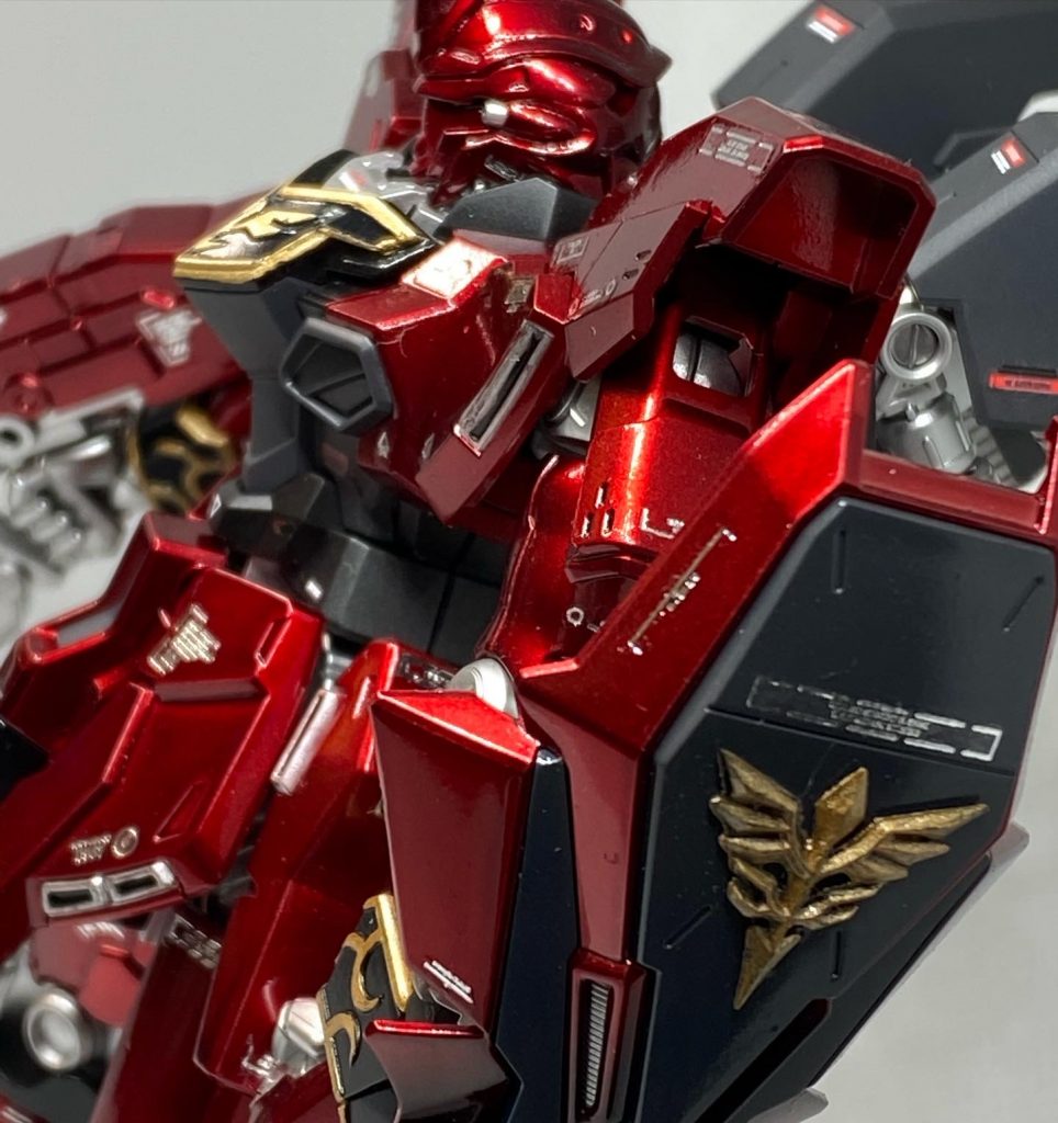 シールドに3Dプリントしたレリーフをつけました。