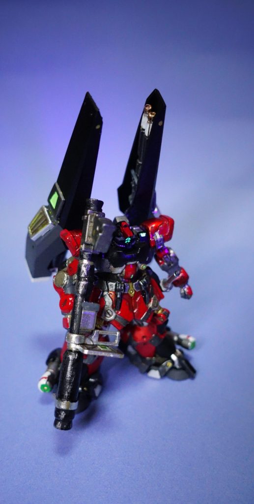 一年戦争終結後、多くのジオンの落ち武者(パイロットや技術者)たちが反地球連邦組織=エウーゴに合流した。その際にもたらされたリックドム・プラスがてエウーゴ独自のモビルスーツ開発に活用された。