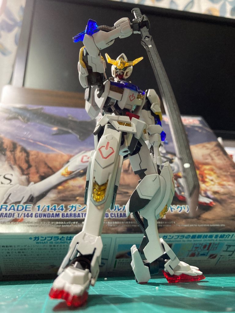 ソードを焼鉄色と黒鉄色の2色使いで塗り分けてみました。「こいつは死んで良いやつ」判定を下されると容赦無くぶっコロされます。